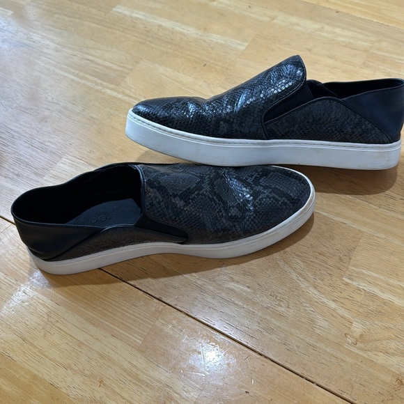 Vince 8.5 snake skin pattern slip on leather sneakers - Picture 5 of 5